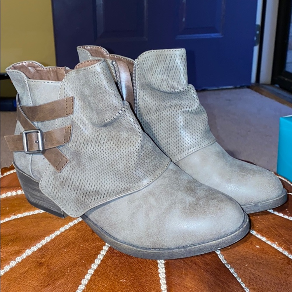 BNWOT Gray Booties sz 10